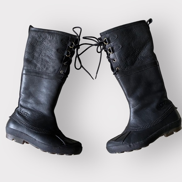 UGG Shoes - UGG Black leather zipper  Belcloud Size 7.5 Duckboots